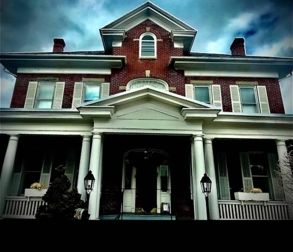 Historic 1912 Hoover House Bed And Breakfast Waynesboro ภายนอก รูปภาพ